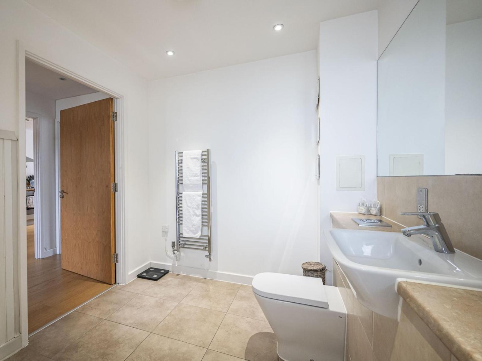 London Apartment Near Tower Bridge And Tube Pass The Keys 외부 사진